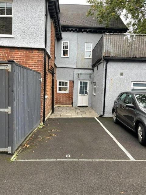 Stunning Flat With Parking Free Near Sutton Station Apartment Cheam Exterior photo